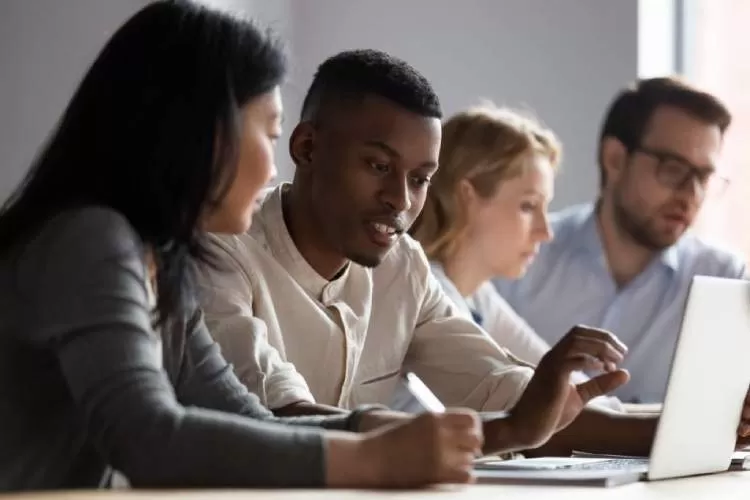Pindamonhangaba promove ação para inserção de jovens no mercado de trabalho