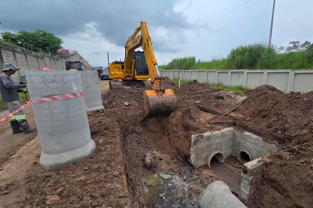 Pindamonhangaba prepara base para asfalto da nova avenida entre o centro e Zona Oeste