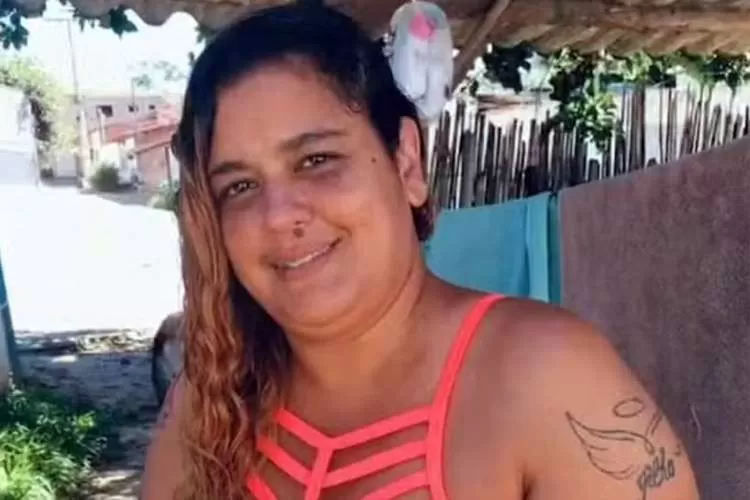 Mulher encontrada morta no domingo com tiro na cabeça é sepultada em Cruzeiro