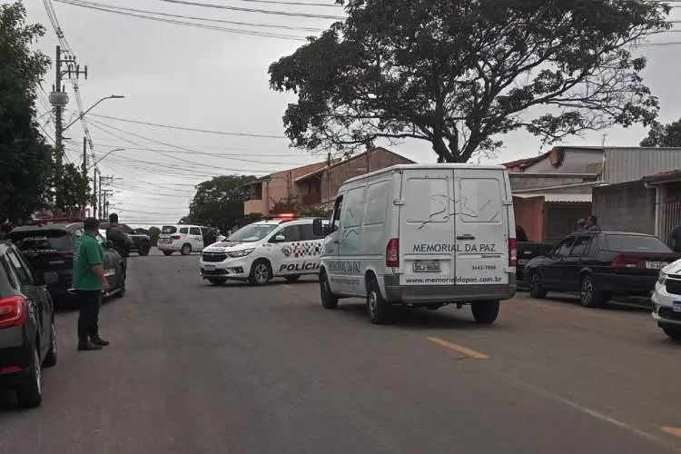 Homem de 46 anos é morto após discussão e troca de tiros no bairro Vila Rica