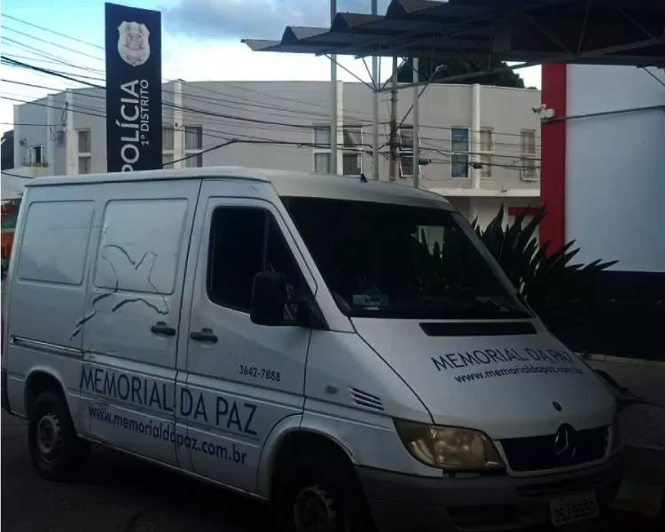 Motorista de 65 anos é encontrado morto dentro de caminhão às margens da Via Dutra