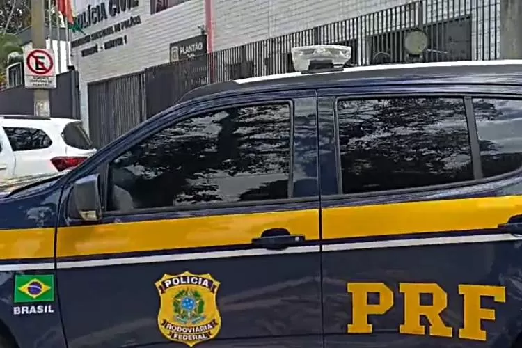 PRF resgata mulher de cárcere privado durante abordagem na Via Dutra