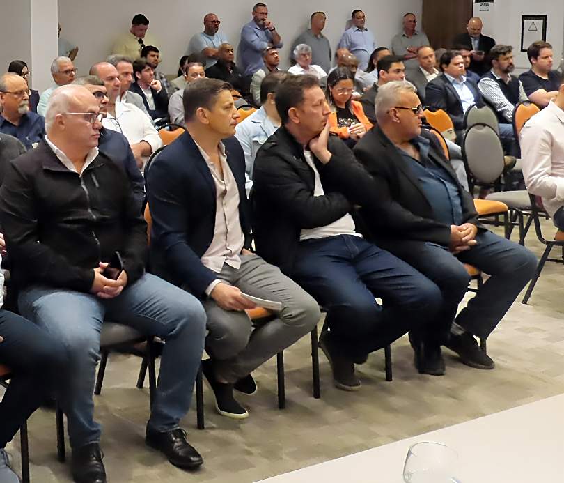 Hotel Intercity recebe lideranças das 39 cidades da região para debater mudanças no Minha Casa Minha Vida