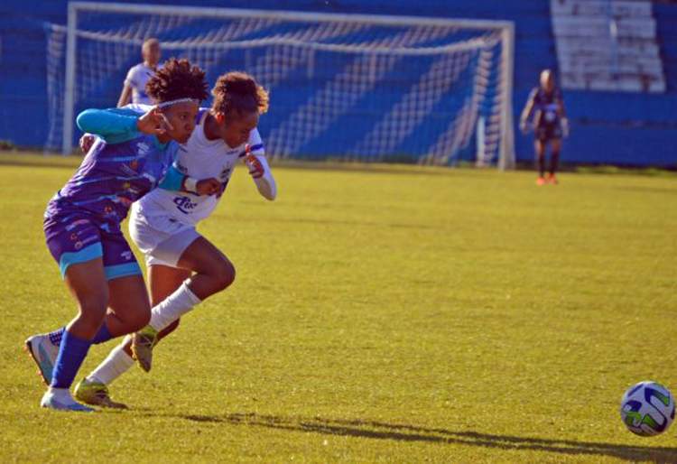 São José e AD Taubaté disputam clássico regional no estádio Martins Pereira