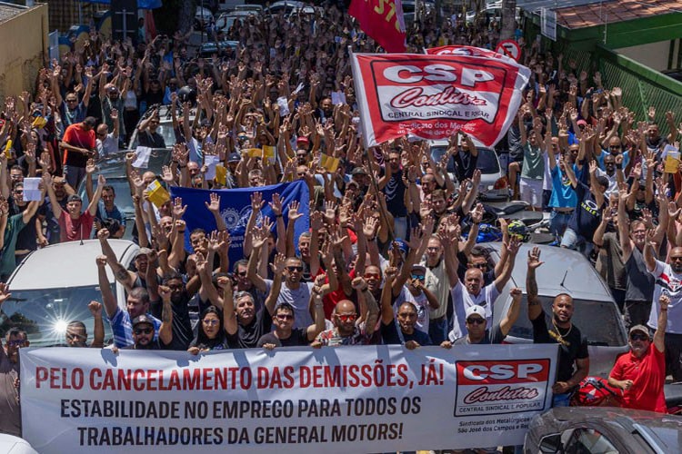 Funcionários da General Motors entram em greve por tempo indeterminado