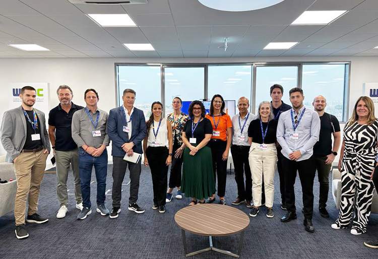 Representantes de Pindamonhangaba visitam usina que transforma lixo em energia elétrica