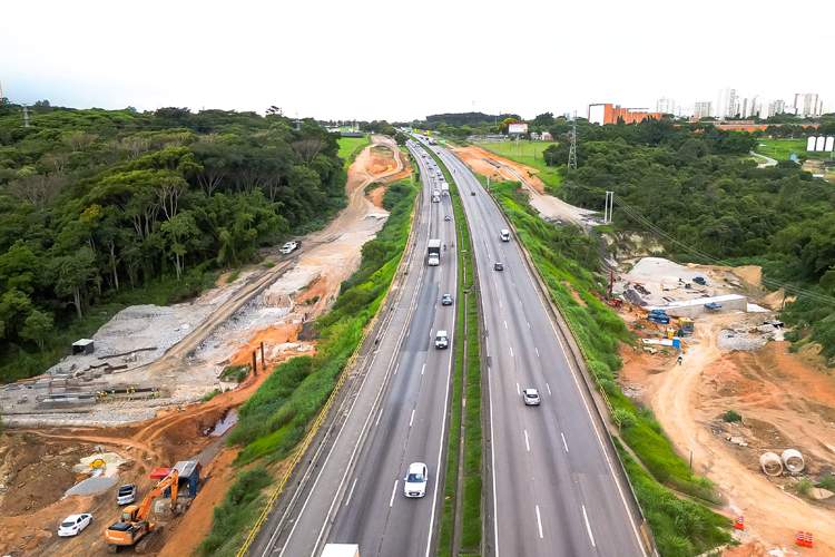 Construção das novas marginais da Via Dutra prossegue com obras de galerias do córrego Ressaca