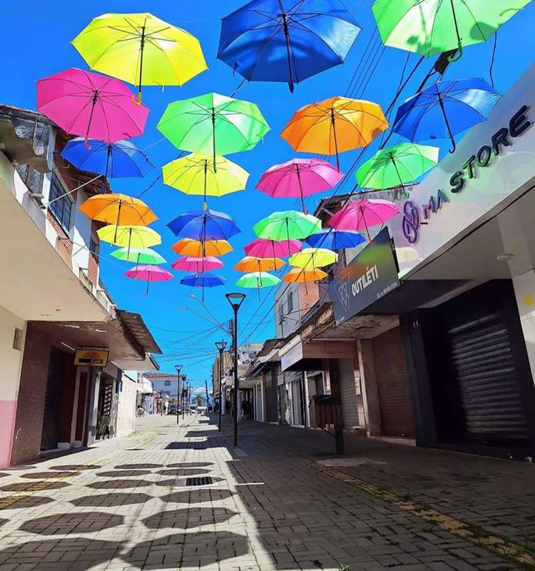Com criatividade, comerciantes chamam atenção do público e aumentam vendas