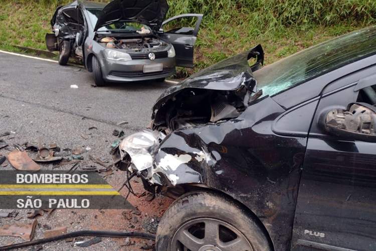 Acidente na Floriano Pinheiro causa duas mortes e deixa outros cinco feridos
