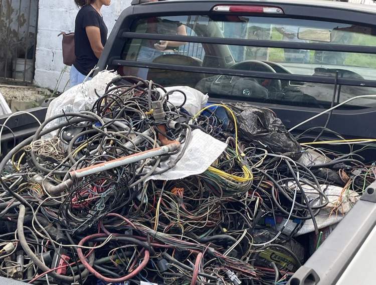 Mais de 200 kg de fios de cobre são apreendidos durante a “Operação Ferro Velho”